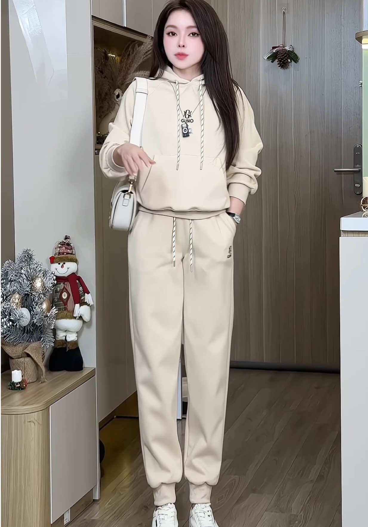 Set bộ nỉ hoodie thêu Guno diện vừa ấm vừa  xinh trẻ trung năng động tôn dáng, chất mềm đẹp mê nay hời lắm ý   #setbo #setboxinh #setbonu #setbothethao #setboni