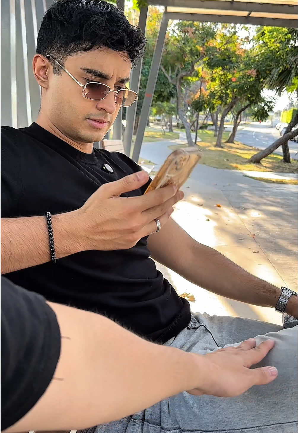 Van a pensar que somos gays 