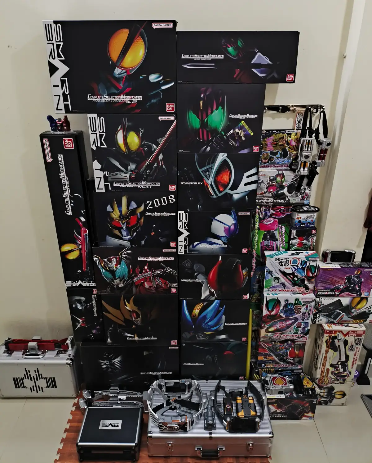 Ai cũng có một đam mê bất diệt với thứ gì đó trong cuộc sống này, đam mê của mình là Kamen Rider. Mình bắt đầu sưu tầm các dòng Toys Rider từ năm 2020, cho đến 2024 khi điều kiện ổn thì mình bắt đầu chơi CSM, đến nay cũng sưu tầm được kha khá các món toys về rider. Mình là Fan cứng của Heisei nhé ae nên đồ neo heisei mình ít chơi, cùng lắm là chơi Double thôi :v. Anh em cùng đam mê share Bộ Sưu Tập vào bình luận nào 👍🏿 #tokusatsu #kamenrider #bandai #decade #fyp 