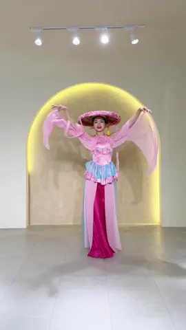 Đăng ký lớp múa online cực duyên dáng Mashup Kén cá chọn canh & Theo em về nhà ❤️ #lopmuafevery #feverydancestudio #biendaohonganh #trangphucbieudienfevery 