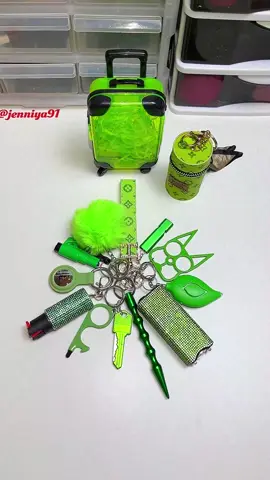 💚💚#gift #giftideas #tiktokmademebuyit #DIY #diygift #giftforher #keychain #women #selfdefense #cute #defense #safety #safetyfirst #safetytips #foryou #womensafety #asmr #bts 
