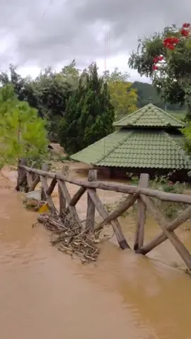Mình sẽ tiếp tục quay video chia sẽ thêm về cơn lũ ở Lâm Đồng, mọi người follow mình để biết thêm nhé#xuhuong Đây là Hồ Quán  ven sông ĐaNhim Đức Trọng
