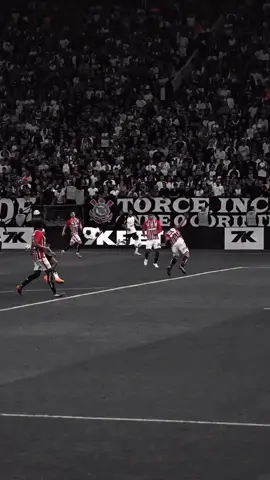 golaço do #MEMPHISDEPAY NA VITÓRIA   DO MAJESTOSO  #CORINTHIANS 3X1 #SAOPAULO