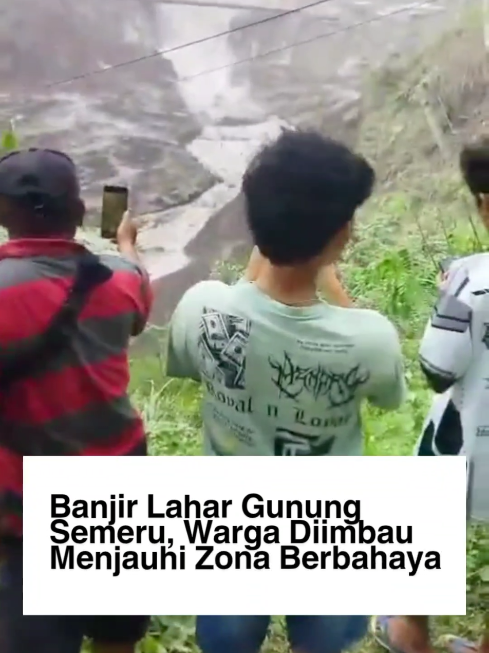 Luncuran awan panas Gunung Semeru, Kabupaten Lumajang sejak pukul 14.30 WIB dilaporkan sudah berhenti sejak pukul 18.11 WIB, Rabu, 19 November 2025.  Luncuran awan panas tersebut pertama kali dilaporkan pos pantau Gunung Sawur dan dikonfirmasi Pusat Vulkanologi dan Mitigasi Bencana Geologi (PVMBG).  PVMBG melaporkan terjadi peningkatan gempa guguran dan berkorelasi dengan pengamatan visual. Hal itu teramati bahwa kejadian guguran lava pijar semakin intensif terjadi ke arah Besuk Kobokan.    Sebelumnya, awan panas meluncur dari puncak kawah Gunung Semeru. Luncuran awan panas Gunung Semeru dilaporkan sudah mencapai jarak 14 kilometer dari puncak kawah.   Berdasarkan informasi yang diperoleh RMOL, Polsek dan Koramil Candipuro telah melaksanakan penutupan jalur menuju jembatan Gladak Perak pada pukul 17.00 WIB.  Pada pukul 17.35 terjadi hujan lebat di sekitar jembatan Gladak Perak yang menyebabkan status aktivitas dari Siaga menjadi Awas.   Pada pukul 18.34 WIB termonitor dari jembatan Gladak Perak terjadi banjir lahar dingin. Sejumlah warga sudah diungsikan di 8 pos pengungsian.    Jumlah letusan hingga pukul 18.30 WIB tercatat sebanyak 7 kali dengan amplitudo 10-20 mm dalam durasi 84-160 detik. Masyarakat diimbau tidak melakukan aktivitas pada jarak 500 meter dari tepi sungai (sempadan sungai) di sepanjang Besuk Kobokan dan dalam radius 20 km dari kawah/puncak Gunung Api Semeru karena rawan terhadap bahaya lontaran batu (pijar).  PVMBG mengingatkan dengan tingginya intensitas curah hujan di wilayah Kabupaten Lumajang tidak menutup kemungkinan mengakibatkan banjir lahar dingin over skala yang berdampak jebolnya tanggul di Desa Sumberwuluh dengan membawa material batu dan lumpur.  Selain itu terjadinya awan panas guguran (APG) susulan dampak dari penumpukan material erupsi harian di Puncak Semeru yang mengarah ke aliran Besuk Kobokan masih sangat berpotensi. #erupsisemeru #gunungsemeru #waspada #bencanaalam #laharsemeru 