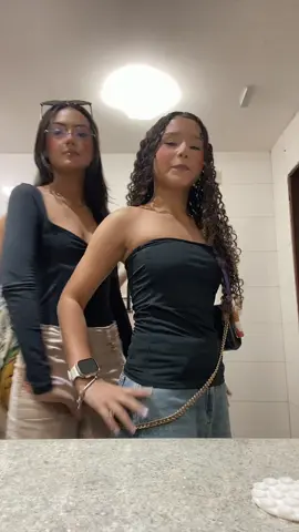 Falhamos miseravelmente tentando fzr isso KAKAKKAKAKAKKAA #dancinha #amigas 