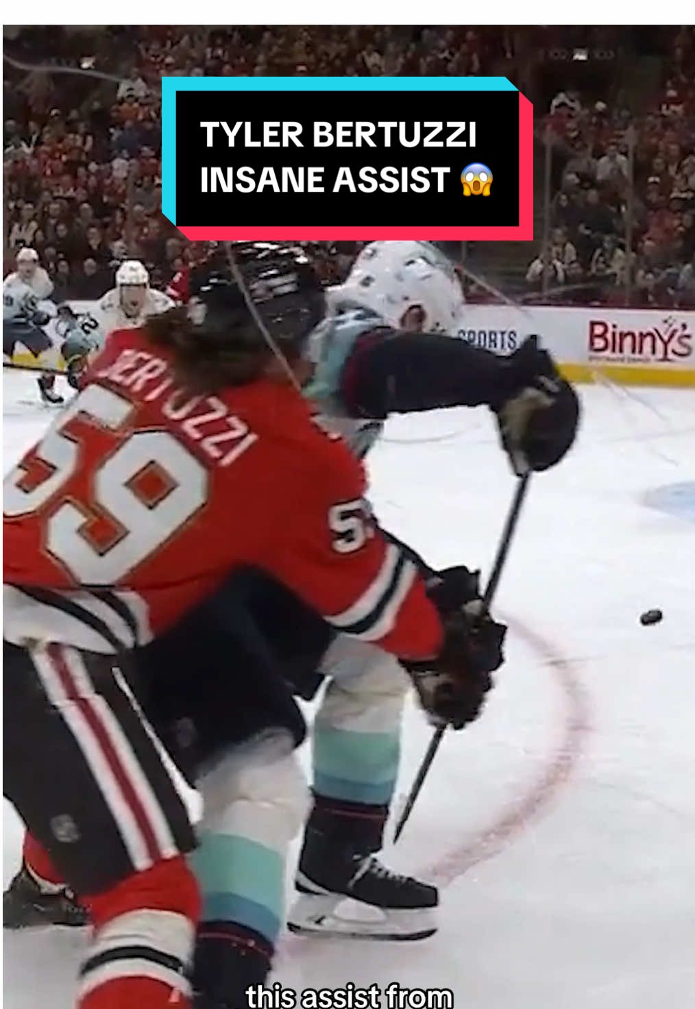 one hand, no problem 🤷‍♂️ #NHL #TylerBertuzzi #hockey #sports #ChicagoBlackhawks 