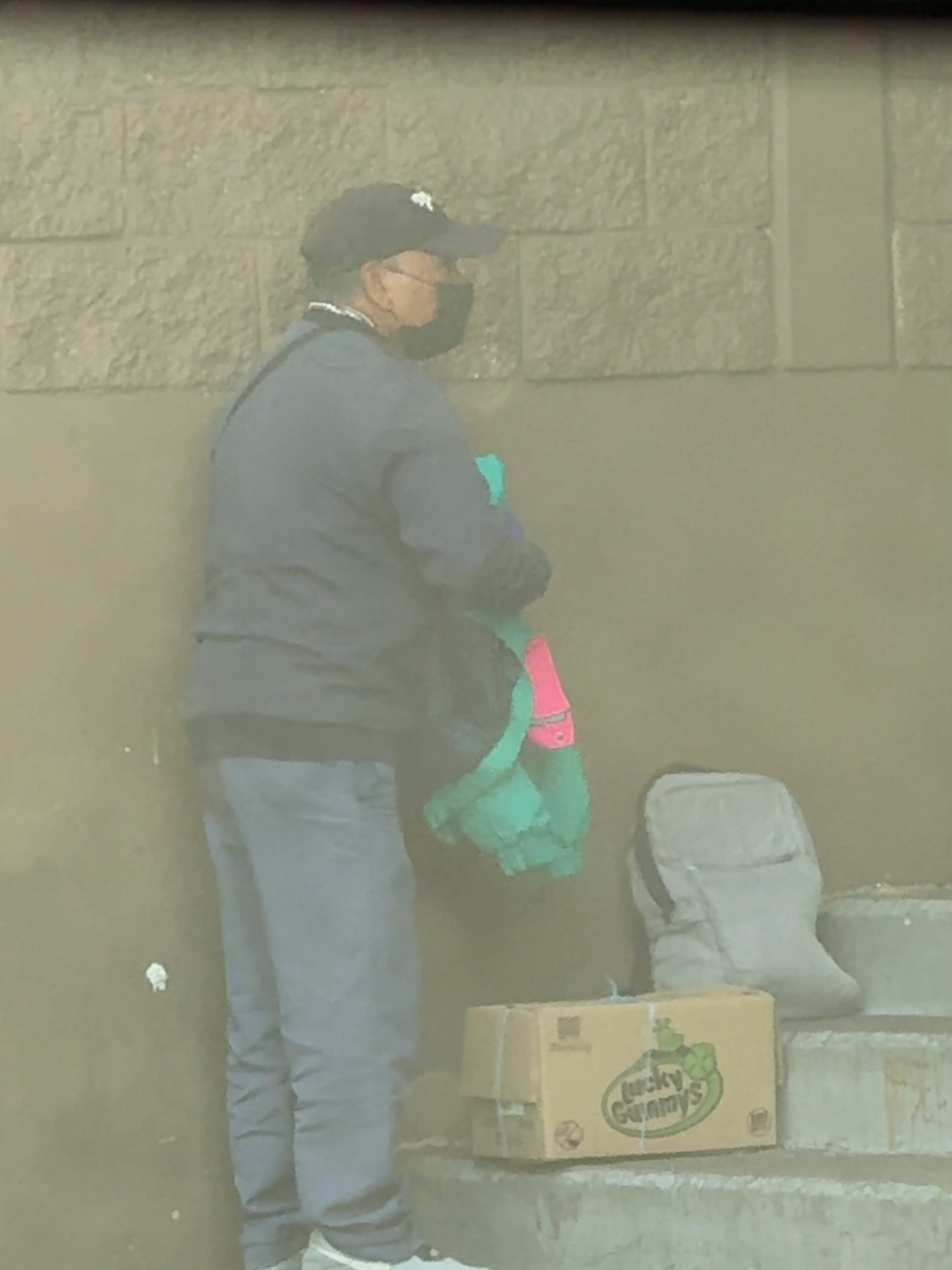 ¿A dónde les gustaría que vaya la chamarra de la suerte? #ayudando #corazones #alegria #vendedores #mexico