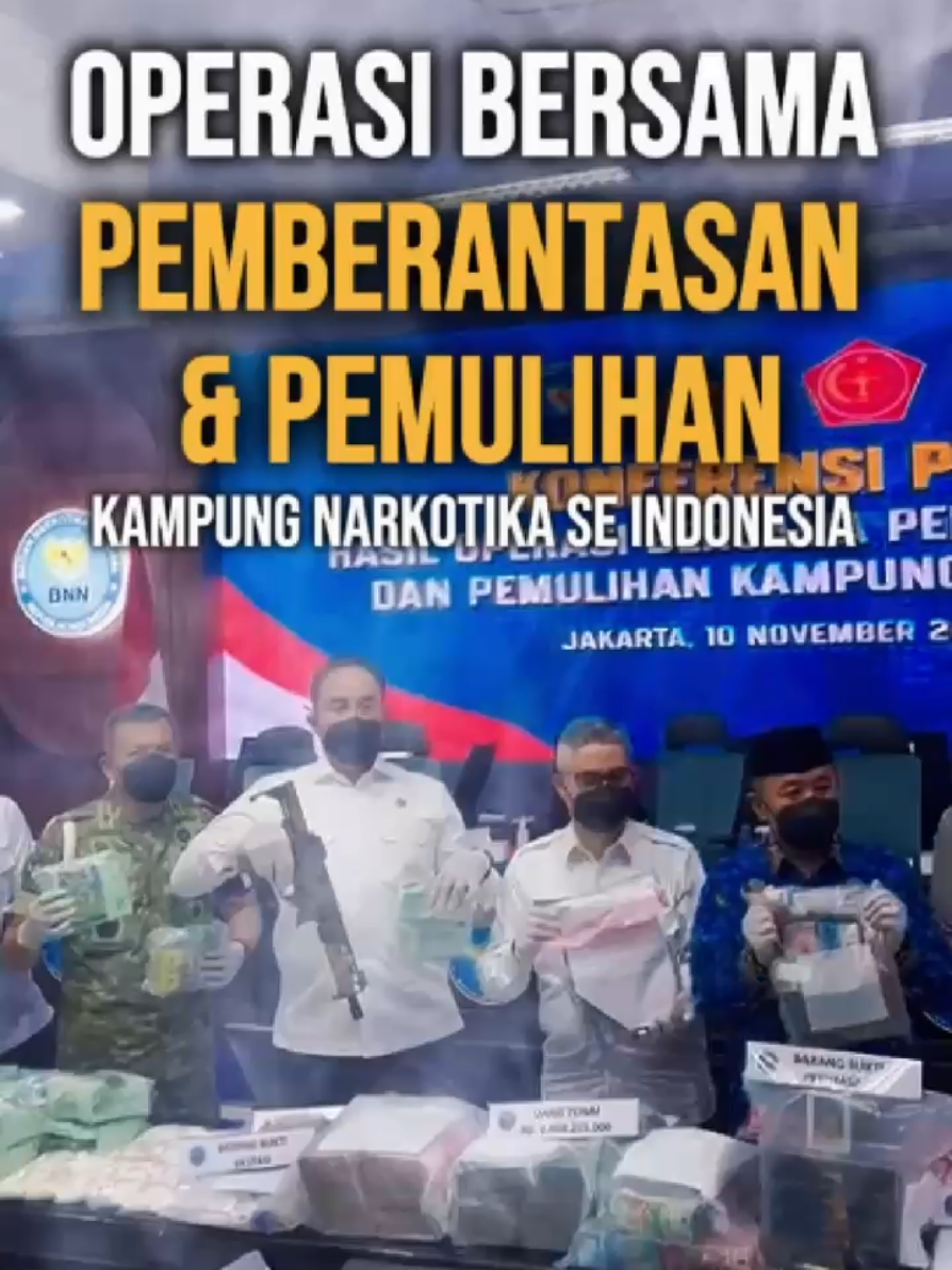 Operasi Bersama Pemberantasan & Pemulihan Kampung Narkotika kembali digelar serentak di 32 provinsi. Dari Aceh sampai Papua, kami bergerak menyisir titik rawan, menutup ruang peredaran, dan menghadirkan layanan pemulihan bagi masyarakat. Ini bukan hanya operasi penegakan hukum, ini adalah gerakan nasional untuk melindungi kampung-kampung Indonesia dari ancaman narkotika. Bersama pemerintah daerah, POLRI, serta tokoh agama dan masyarakat, kita memastikan satu hal: Tidak ada tempat bagi narkotika di kampung kita. Indonesia harus Bersinar - Bersih Narkoba. #IndonesiaBersinar #BNNRI #OperasiBersama #KampungNarkotika #WarOnDrugsForHumanity 