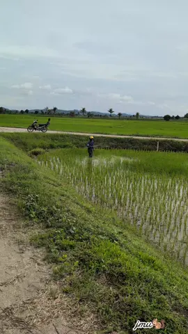 sampai x Dan nk buang helmet