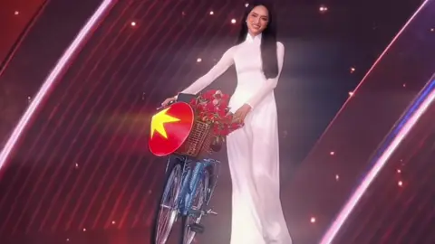 Về nhà thôi chị @HƯƠNG GIANG quá tự hào rồi 🇻🇳🇻🇳🇻🇳🇻🇳🇻🇳 #missuniverse #huonggiang 