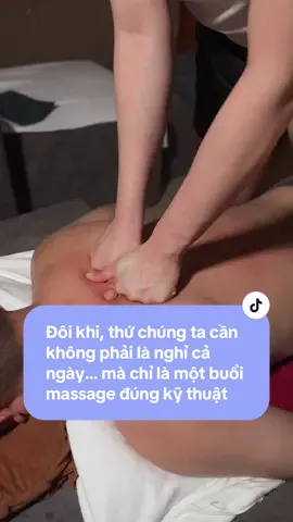Có bao giờ bạn cảm thấy cổ cứng đơ, vai nặng trĩu, lưng đau ê ẩm chỉ vì chạy theo cuộc sống quá nhanh… mà quên mất chăm cho chính mình chưa? Có những ngày cơ thể mệt đến mức chỉ muốn nằm xuống, nhưng đầu óc thì vẫn quay cuồng vì công việc, áp lực và đủ thứ chuyện không tên. Cổ cứng đơ, vai thì như có tảng đá đè nặng, còn lưng đau âm ỉ từ sáng đến tối… Những dấu hiệu ấy không phải tự nhiên mà có, đó là cơ thể đang âm thầm lên tiếng vì bạn đã quá lâu không chăm sóc cho chính mình. Đừng để những cơn đau nhỏ biến thành nỗi ám ảnh mỗi ngày. Đừng để sự mệt mỏi tích tụ làm ảnh hưởng đến tinh thần và giấc ngủ. Hãy cho bản thân một chút “khoảng thở” – vài chục phút massage chuyên sâu để xoa dịu từng điểm đau, đánh tan nhức mỏi, giải phóng năng lượng bị tắc nghẽn và giúp tuần hoàn máu lưu thông nhẹ nhàng hơn. Cảm giác khi những bó cơ được thả lỏng, từng cơn mỏi được làm dịu… nhẹ nhàng đến mức bạn chỉ muốn thở phào và nhắm mắt tận hưởng. Chỉ sau một buổi massage, bạn sẽ cảm nhận rõ sự khác biệt: Cơ thể thoải mái hơn, tinh thần sáng khoái hơn, bước đi nhẹ nhàng hơn, và cả tâm trạng cũng trở nên tích cực một cách lạ kỳ. Đôi khi, thứ chúng ta cần không phải là nghỉ cả ngày… mà chỉ là một buổi massage đúng kỹ thuật để cơ thể được “tái sinh” sau những ngày mệt mỏi. Hãy yêu bản thân mình hơn  một chút – vì sức khỏe hôm nay chính là năng lượng của ngày mai.#maispa #massage #massagebody #massagetanphu #xh 