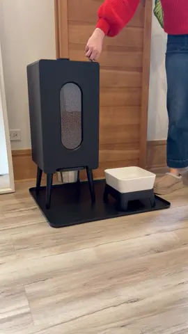 Modern dog feeder #houndsy #dogfeeder #interiordesign #mudcenturymodern 