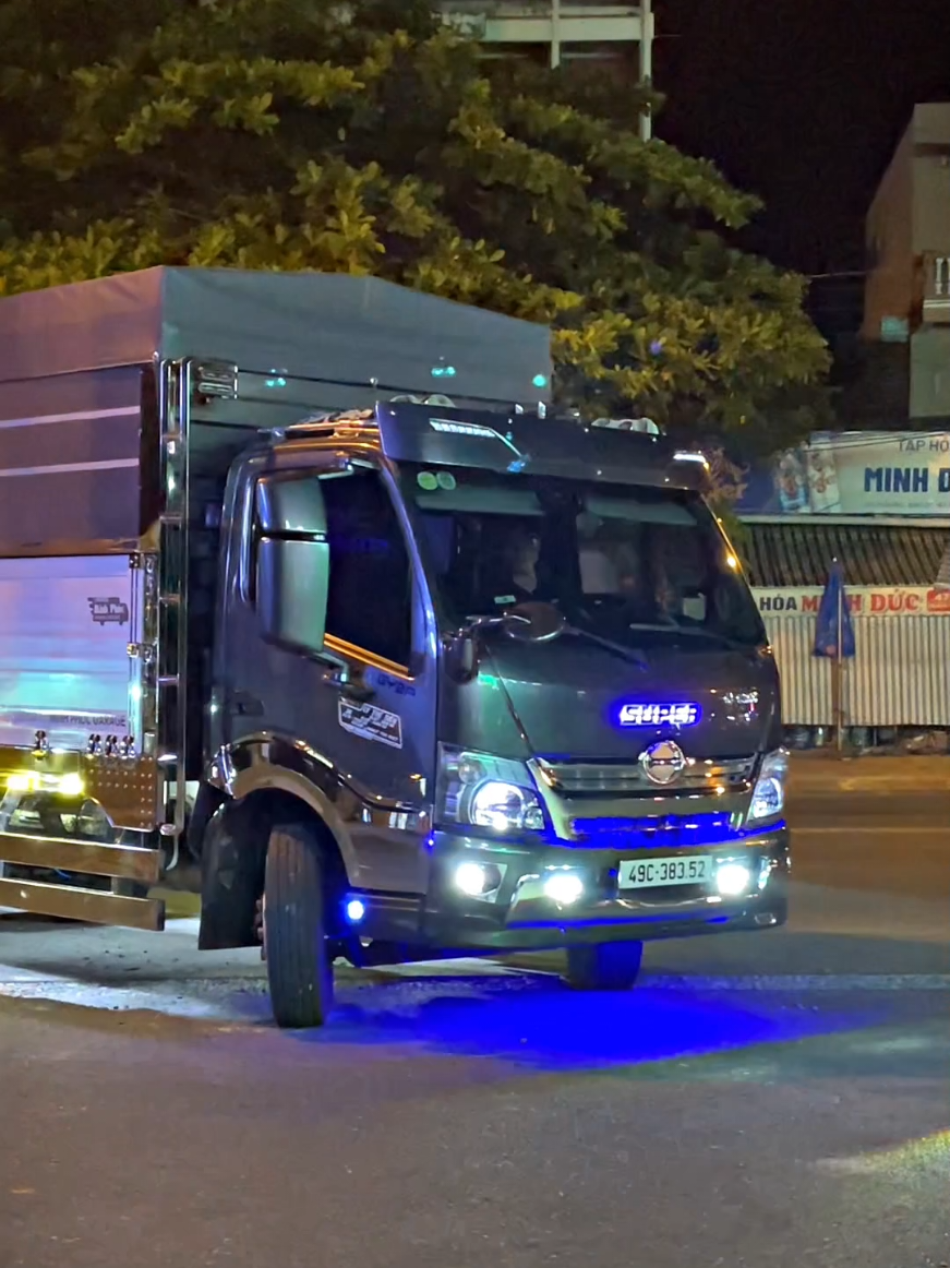 Hino GLC300 lung linh về đêm 😜 @Lý Thế Siêu @Garage Minh Phúc 0334855839 #49c38352 #hino #tiktokxetai #xuhuong #xh 