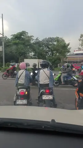 Kiri atau kanan? buruh Epson Batam