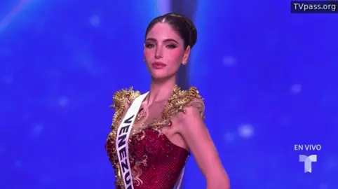 Venezuela en traje de gala en el Miss Universe 25’ ✨👑 #venezuela #missuniverse #trajedegalavenezuela #fyp #parati