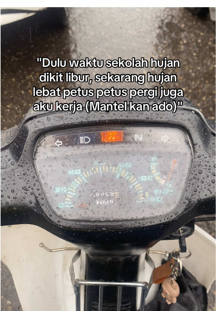 ktiko hujan di bukik ko raso salah masuak jalan wak oto se sabalik awak se nan jo motor nyo😭🙏🏻