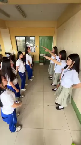 Itaas ang kamot, ikembot ang lubot🫢🫣  #fyp #4u #makeitvirаl #classmates #gratitude 