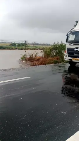 Rồi đi tiếp hay dừng lại nghỉ đây ... tê liệt cả QL1