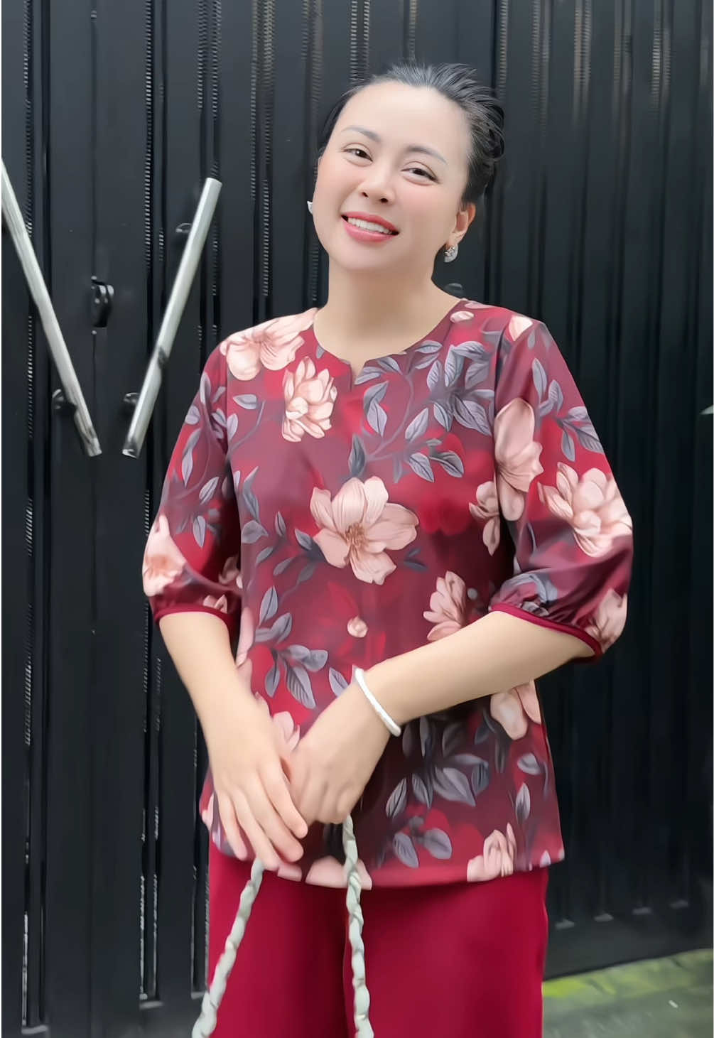 Thanh nhã từ chất vải đến từng đường kim mũi chỉ.#dobomacnha #guchiguem #quatangme #dobotrungnien #thoitrangtrungnien 