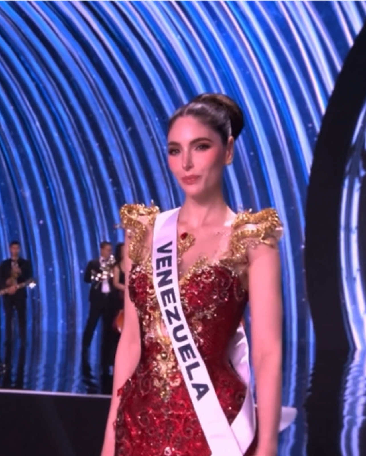 Miss Universe Venezuela trong phần thi Evening Gown hôm nay tại chung kết Miss Universe 2025 #stephanyabasali #missuniversevenezuela2025 #missuniverse2025 #missmts_team 