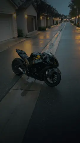 LV 🦇  . . . . . . . . . . . . . #fyp #carbonfiber #low #motorcycle #zx10r 