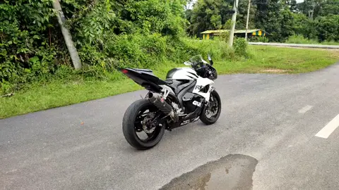 CBR600RR 🐼  mencari owner baru,  harga bawah RM3Xk  berminat nak tahu detail lebih lanjut boleh pm.... 