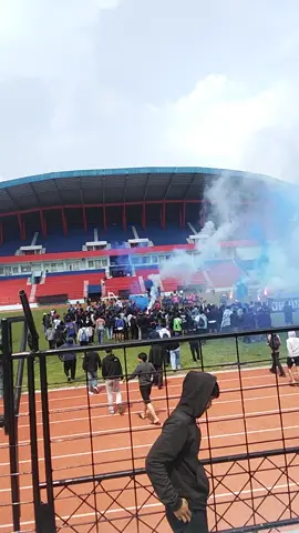 bantai Lah Bonek .. di Asurabaya . #arema #aremavspersebaya #bonek #singoedan