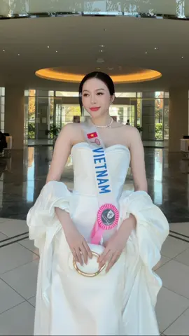 Outfit check day 10🤍 #NguyenNgocKieuDuy #MissInternational2025 #LAURACOFFEE #NucosJapan #lactobactintima 