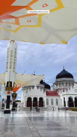 Masya allah, adem banget masjid raya aceh ini 🥹🫶🏻 #bandaaceh #aceh #fypシ゚ #brandatiktok #trending 