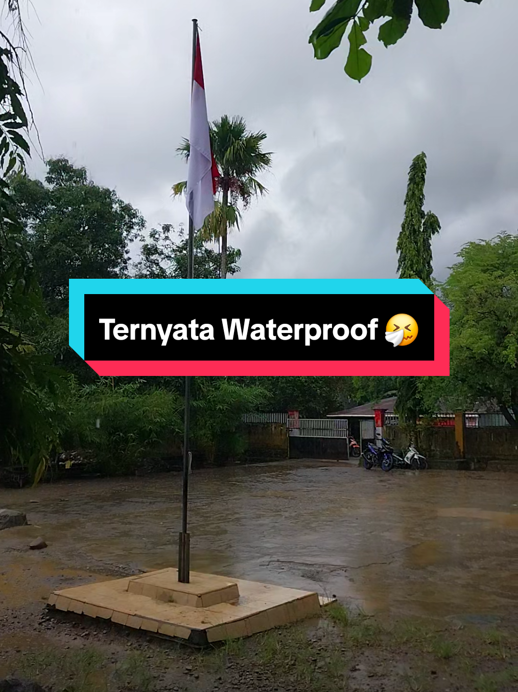 Ternyata siswanya waterproof 🤧#buguru #gurusdhits #walikelas #gurutiktok #guruprofesional #guruindonesia 