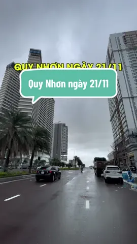Quy Nhơn hôm nay trời ít mưa hơn, nhưng nhiều khu vực rìa ngoài vẫn đang bị cô lập ạ #quynhon #dulich #dulichquynhon #thoitietquynhon #traveltiktok 