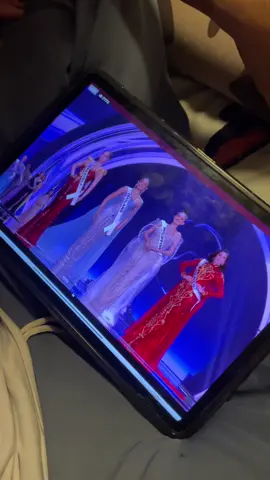 TANGINAAAA, CATRIONA PASOK!! #missuniverse #missuniversephilippines #ahtisamanalo #catrionagray #fyp 