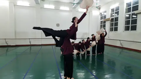 Dòng sông phẳng lặng- một tác phẩm được dàn dựng rất ấn tượng bởi NSUT Tạ Xuân Chiến. #cogiaogenz07 #daynhay #nsuttaxuanchien #mamnon 