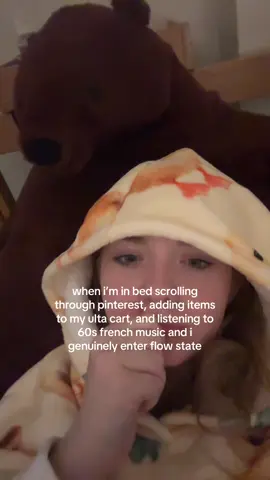 the duck snuggie only elevates the cool girl lifestyle #myhairneedsdivineintervention #howdoistopfrizzybreakage 