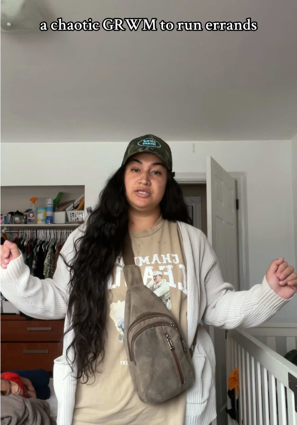 this outfit is me to my core. a simple tee, a cute hat, leggings & a cardi if it’s chilly out. 😚🤌🏼 my absolute favorite thing lately has been that these leggings don’t slide down or get loose or need to ever be pulled up. when they’re pulled up + on, they’re staying there until you take em off yourself lol. it truly is the best! no more saggy butt in the back from the leggings riding down hahahahahah.   #plussizeconfidence #plussizeootd #ootds #grwms #halaraleggings 