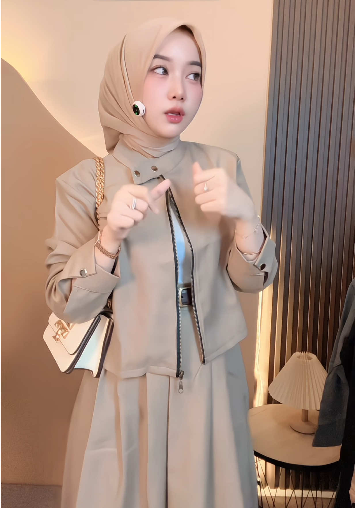 Sukaaaa poll sm one set nya 😭#OOTD #inspirasioutfit #fyp #oneset 