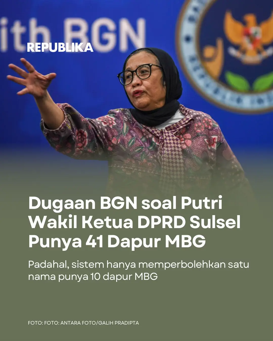 Wakil Kepala Badan Gizi Nasional (BGN) Nanik S. Deyang angkat bicara soal viralnya Yasika Aulia Ramdhani, putri Wakil Ketua DPRD Sulawesi Selatan (Sulsel) Yasir Machmud, yang memiliki 41 dapur Maknanan Bergizi Gratis (MBG). Nanik mengatakan, ada kemungkinan penggunaan nama yayasan berbeda oleh pemilik untuk mengajukan lebih dari jumlah maksimal SPPG yang diperbolehkan.  Dia menyebut sistem seharusnya membatasi hanya 10 unit, tetapi kemungkinan pengajuan dilakukan dengan nama lain sehingga dapat melampaui batas tersebut. ‘’Karena di sistem kalau sudah 10 ini langsung tutup. Berarti kalau dia bisa lebih, itu berarti pakai nama lain,” kata Nanik S Deyang di Kompleks Istana Kepresidenan, Jakarta, Kamis 20 November 2025. Ia menyampaikan dalam proses pendaftaran Satuan Pelayanan Pemenuhan Gizi (SPPG), tidak memungkinkan bagi BGN untuk mengetahui identitas pemilik secara rinci. Karena pengajuan dilakukan melalui beragam yayasan. “Jadi kan, tahunya nanti orang cerita, ‘oh, itu punya ini, punya itu,’ gitu loh, ya kan? Oke. Sudah enggak usah di ini, yang paling penting dia bisa memberikan manfaat untuk anak-anak di Makassar, ya kan?” kata Nanik S Deyang. Nanik menyatakan, pihaknya tidak akan menghentikan operasional 41 dapur Makanan Bergizi Gratis (MBG) milik Yasika. Dapur-dapur tersebut tetap berjalan sebagaimana mestinya, karena telah beroperasi dan melayani penerima manfaat. Dia menambahkan BGN akan melakukan evaluasi terhadap kinerja dapur-dapur tersebut. Editor: Andri Saubani  Produser: Eko Supriyadi  Kreator: Nur Aini #Republika #CekRepublikaAja  