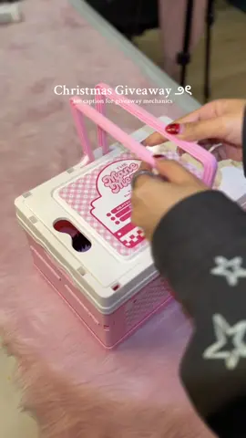 This Christmas, we’re wrapping up good hair & good friendships. 🎀 Join our Christmas Giveaway and win The Mane Menu Christmas Gift Pack — one for you, one for your bestie. ✨ How to join: Repost  👯‍♀️ Tag your bestie in the comments ⭐ 1 account = 1 entry 📅 Winner announced December 1 — just in time for gifting season!