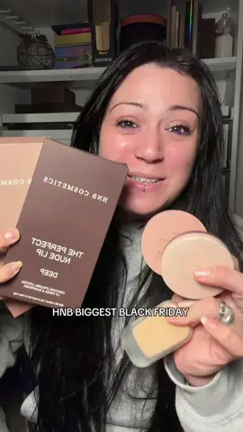 And the brand new lip kits £11!??? @HNB Cosmetics WHAT!!? These prices !??? UNREAL!!! #fyp #viral #tiktokmademebuylt #hnbcosmetics #blackfriday 