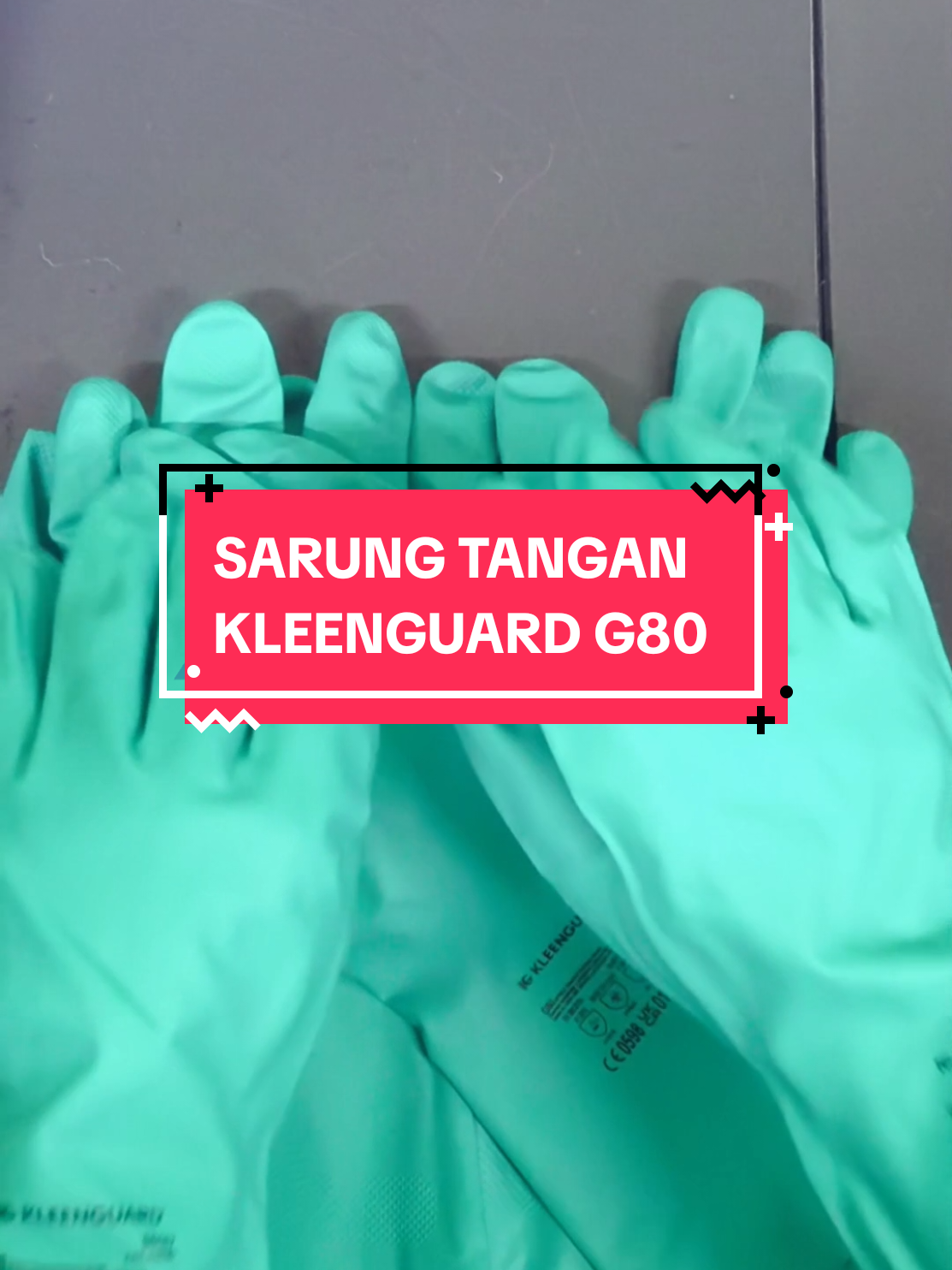 Kerja kena bahan kimia, oli, grease, atau cairan keras? Jangan ambil risiko! G80 ini sudah Kategori 3, tahan: ✔ Asam ✔ Basa ✔ Solvent ✔ Minyak & Grease ✔ Cairan industri berat Dipakai di: 🔧 Industri otomotif 🏭 Pabrik chemical 🧪 Laboratorium 🧹 Cleaning industri ⚙ Perawatan mesin Kenapa wajib punya? ✨ Nitrile super kuat ✨ Grip kasar anti licin ✨ Nyaman & aman kerja lama ✨ Lebih awet dibanding sarung tangan biasa - 1 pack isi 12 pasang - Tersedia ukuran S-XXL Bisa DM atau komen untuk tanya stok #nitrilegloves #fyp #G80 #sarungtangan #safetygloves 