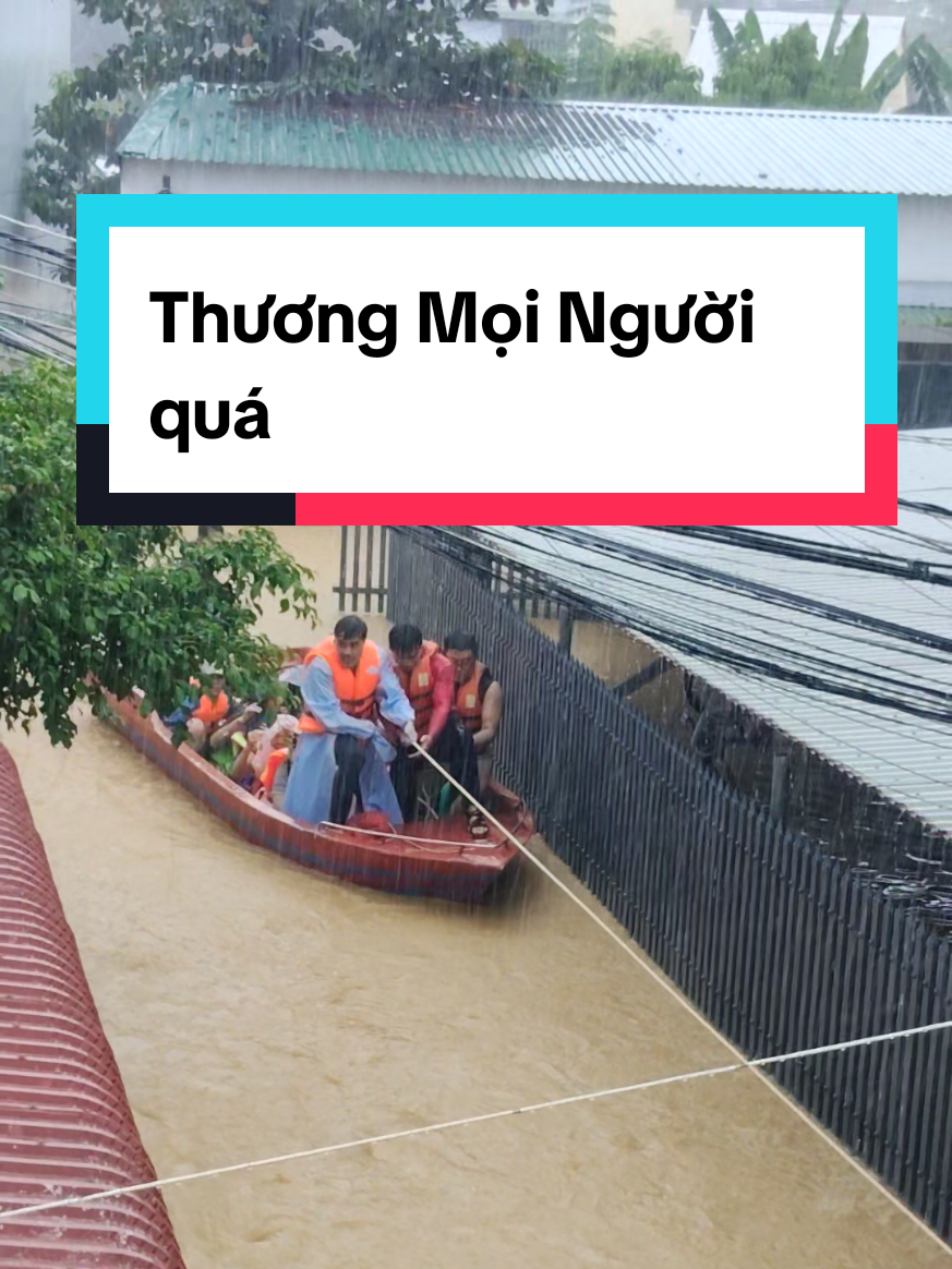 Chuyện chiều qua, sáng nay hẻm 296 đã rút cạn nước, các hẻm kia nước bắt đầu rút nhiều