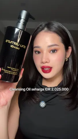 High-end cleansing oil no.1 dihati, suka banget dia super gentle. Kalau ga suka, gamungkin punya yang segalon 😆  @shu uemura #shuuemuraID