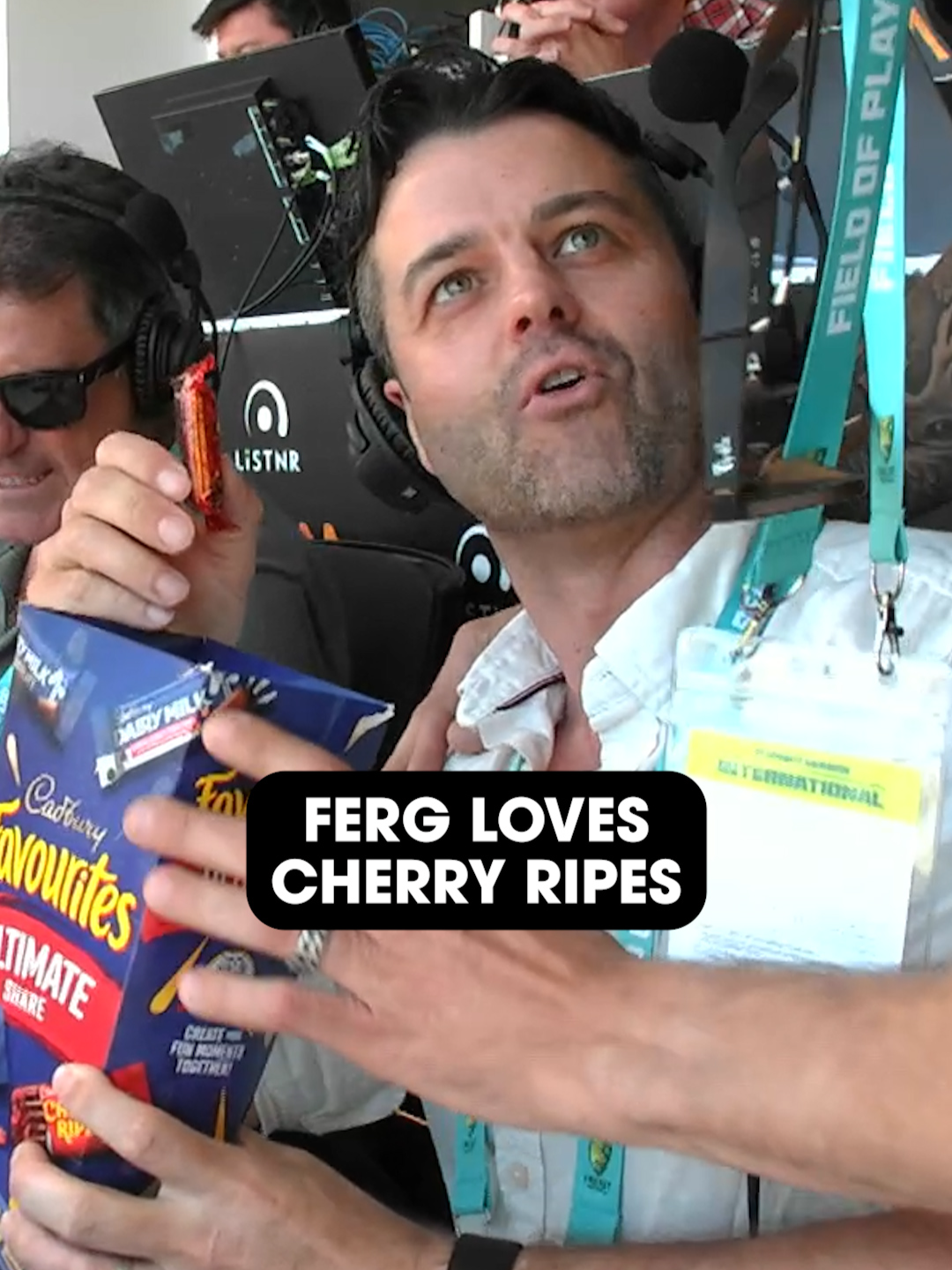 Birthday treats from Johnno for our man Cal Ferguson! 🍫 #triplemcricket #cricket #ashes #mitchelljohnson #calferguson