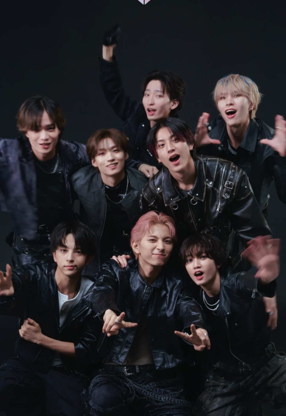 𝟕𝐭𝐡 𝐒𝐢𝐧𝐠𝐥𝐞『𝑫𝒂-𝑫𝒂-𝑫𝒂』 集合手振り Ver. もっとこっち来いよ… #ICEx_DaDaDa  #DaDaDa #ICEx @阿久根温世  @シュガー  @竹野世梛  @千田波空斗🍀  @筒井俊旭  #中村旺太郎 @やがみ！  #山本龍人