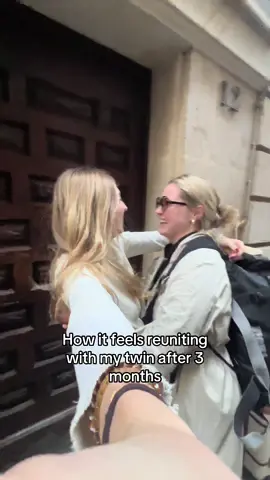 @Emi Chicoine I missed you so much😭 !!! #paris #livingabroad #friendship #twins #travel 