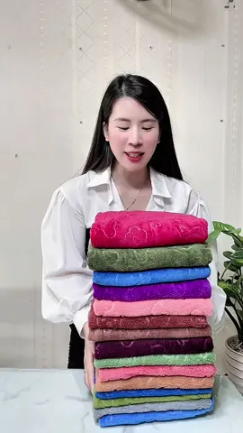 Chỉ 125k nguyên thùng 20 khăn (5 khăn tắm lớn, 5 khăn mặt, 10 khăn đa năng)