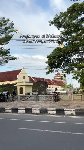 Kali ini ada rekomendasi penginapan lagi dekat dari tempat wisata pantai losari dan fort rotterdam. save for later aja siapa tau kamu butuh saat lagi jalan jalan ke makassar🤩 Btw, jangan lupa booking lewat aplikasi RedDoorz dan pakai kode voucher: YUKNGINEP untuk tambahan diskon✨ #RedTravelers #bukasemuapintu #RedDoorz #penginapan #makassar 