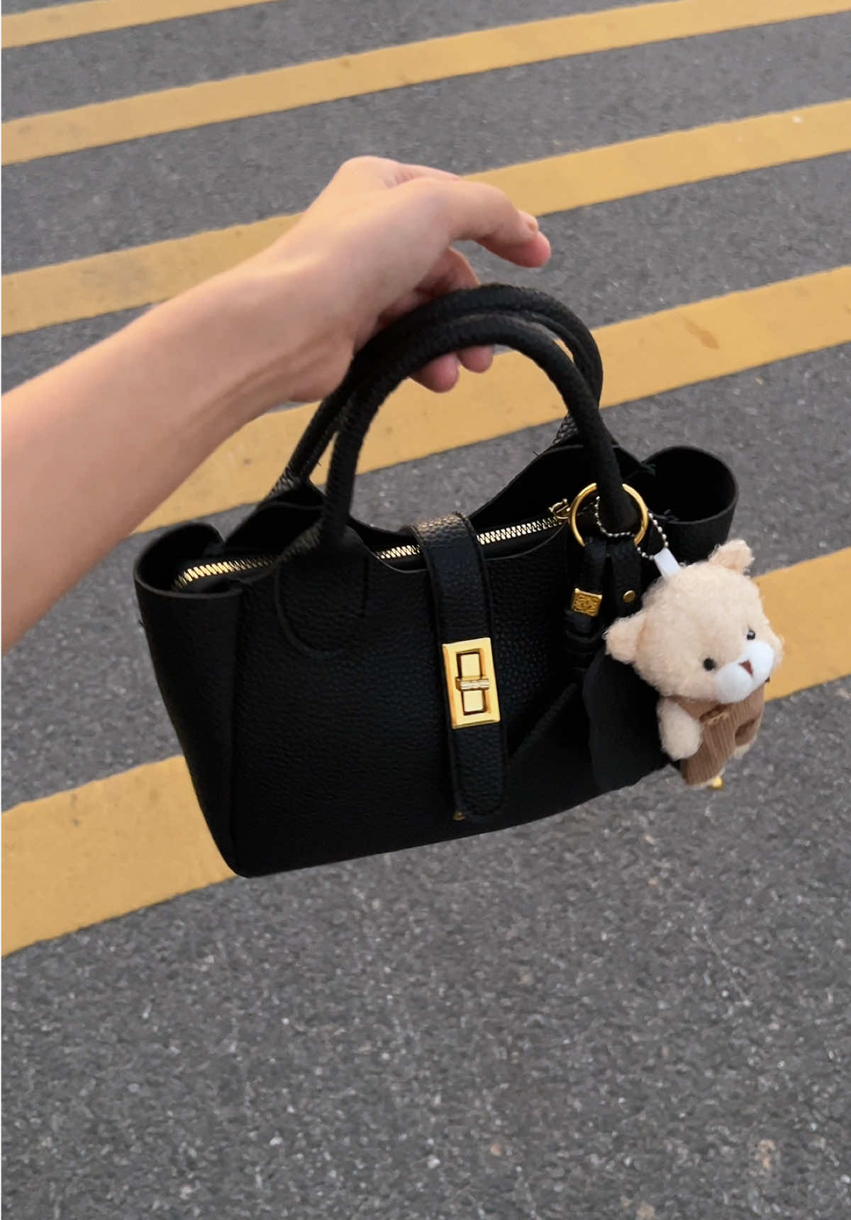 Xinh quá trời mấy bà ơi tặng gấu nữa nè #tuixach #tuideocheo #tuixachnu #xuhuong #tranghatay96 