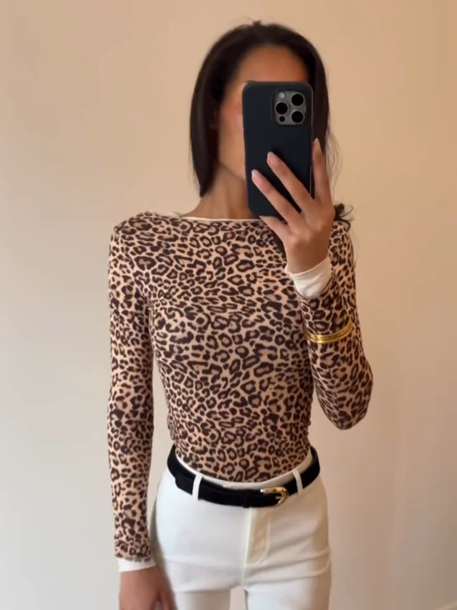 Take a walk on the wild side in our ultralight with cashmere top. #intimissimi @lexgoingplaces