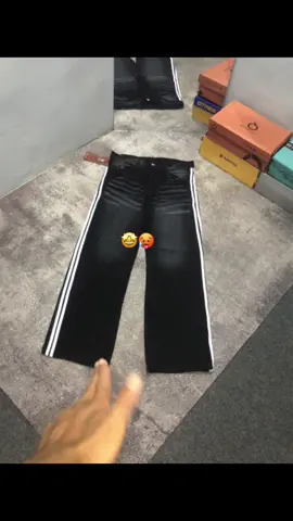 Kece bangett cokkk                                                                                                                                                                                                                                                                                                                                                                                                #baggyjeans #celanajeans #highwaistjeans #fyp #foryoupage 